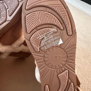 NEW Women’s Ugg boots (treadlite)